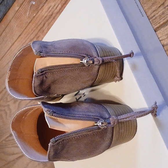 Kenneth Cole gray booties size 7 - Picture 9 of 12